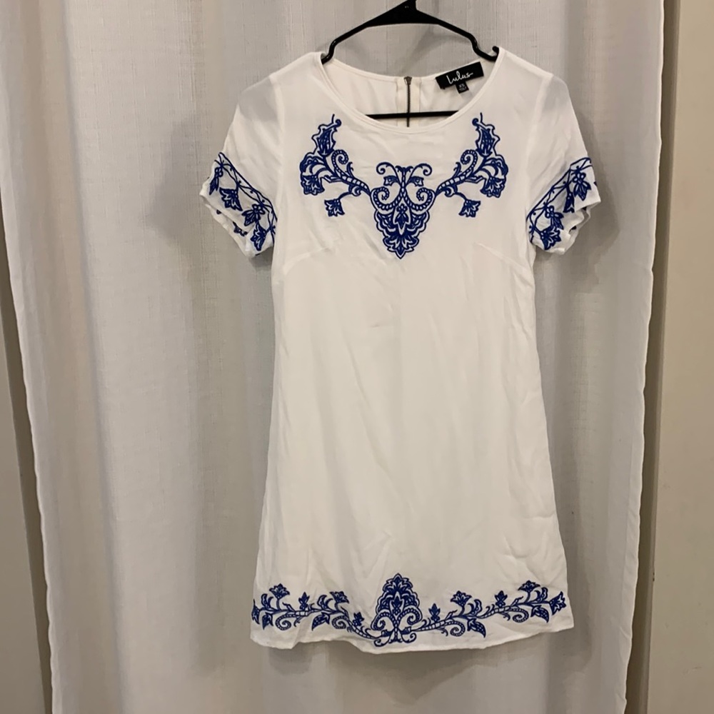 Lulu’s White Embroidered Shift Dress - XS